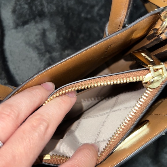 Michael Kors mini purse - Picture 6 of 8